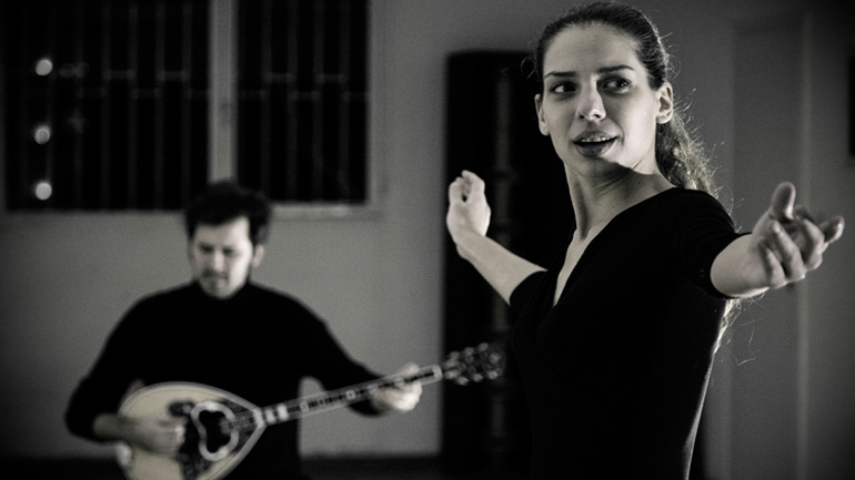 «Αθηνά Χατζηεσμέρ, ετών 17» της Θαλασσιάς Αντωνοπούλου στο θέατρο «Αθήναιον»