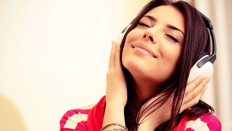 Γιατί κάποια τραγούδια «κολλάνε» στο μυαλό