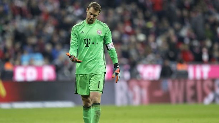 Μπάγερν: Αποφεύγει το χειρουργείο ο Νόιερ