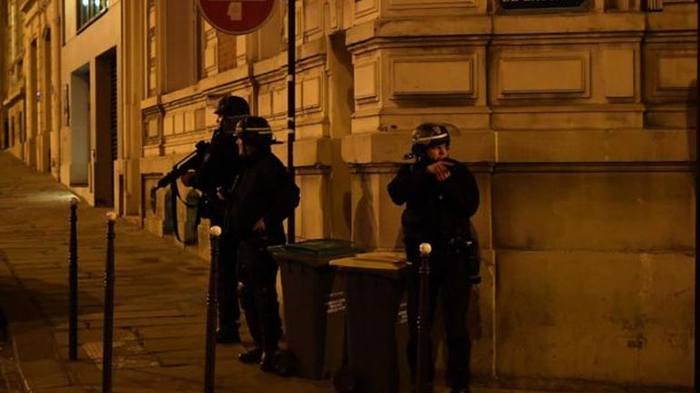 Γαλλία: Ένταλμα σύλληψης για δεύτερο ύποπτο στην επίθεση στο κέντρο του Παρισιού