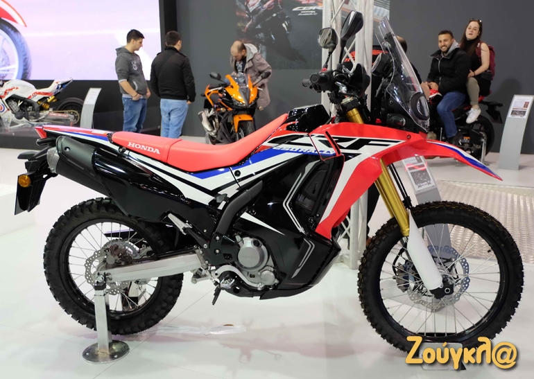 Rally και να το γράφει, το CRF 250 Rally της Honda είναι μια πολυχρηστική μοτοσυκλέτα που απευθύνεται σε αναβάτες κάθε ηλικίας