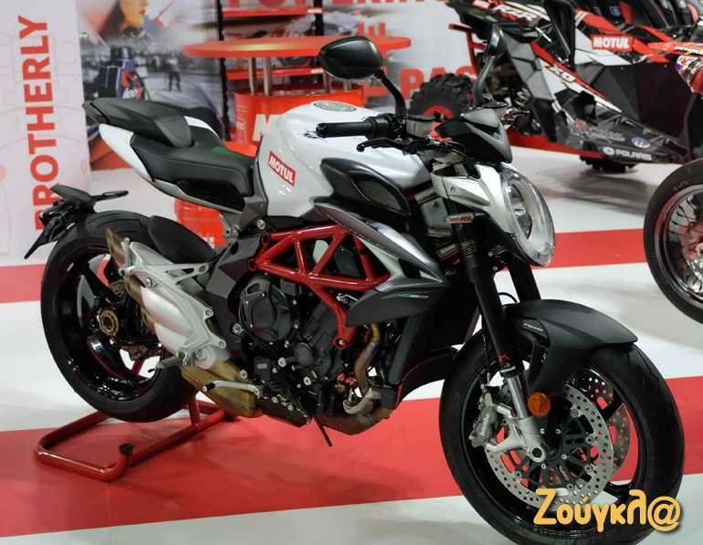 Μια MV Agusta πάντα ομορφαίνει με την παρουσία της