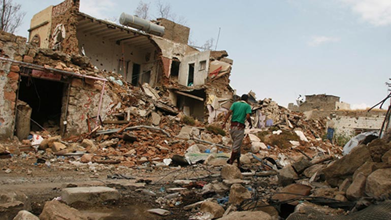 Η Σαουδαραβική συμμαχία βομβαρδίζει νοσοκομεία και παραβιάζει τα παιδικά δικαιώματα στην Υεμένη