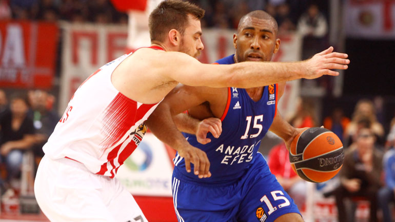 Ο Μάντζαρης σε θέση άμυνας