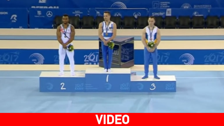 Η απονομή του χρυσού μεταλλίου στον Λευτέρη Πετρούνια