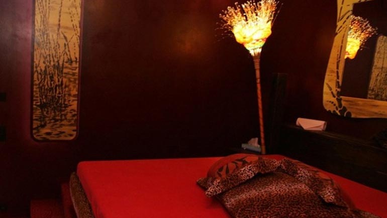 Λάρισα: Διεθνές οικονομικό συνέδριο με «χρυσούς χορηγούς» οίκους ανοχής!