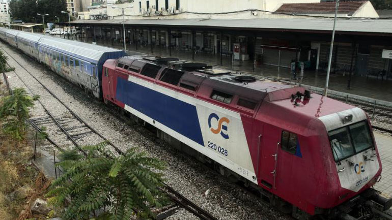 Τιθορέα: Σύγκρουση αμαξοστοιχίας Intercity του ΟΣΕ με νταλίκα