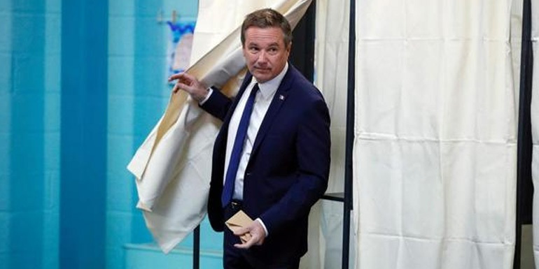 Ο Νικολά Ντιπόν-Ενιάν στην κάλπη