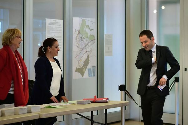 Ψήφισε και ο Μπενουά Αμόν