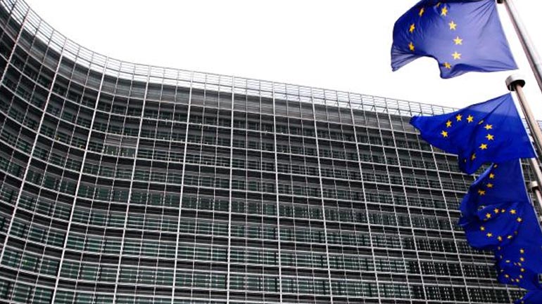 Βρυξέλλες και Βερολίνο εύχονται καλή επιτυχία στον Εμανουέλ Μακρόν