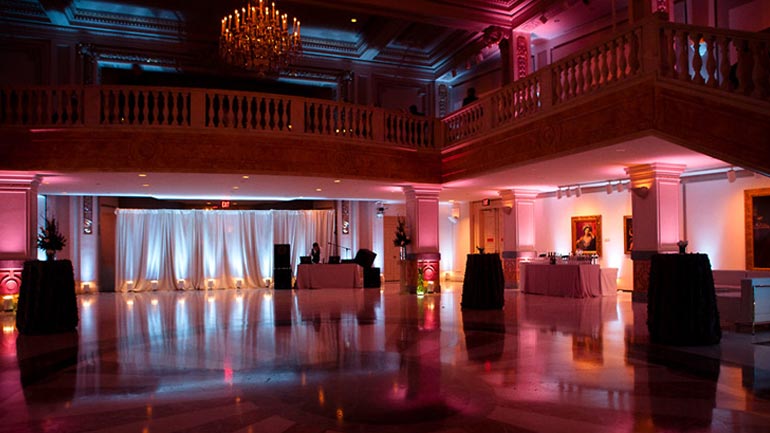 Έκθεση μόδας στο National Museum of Women in the Arts