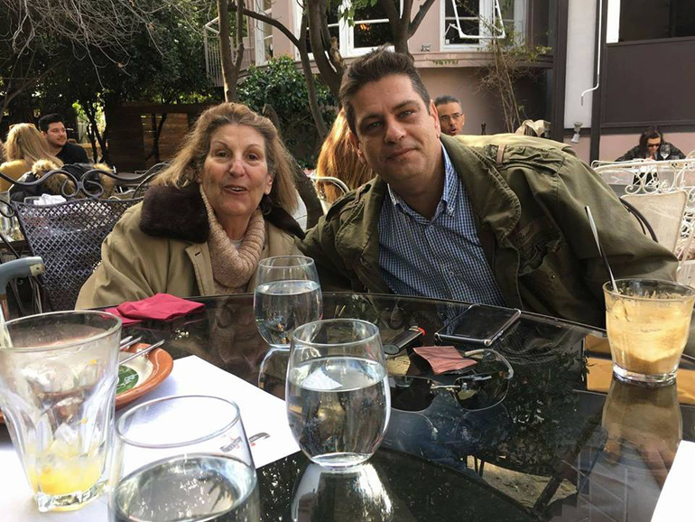 Μαμά και γιος Δαβουλάρη...