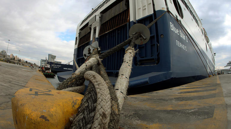 Δεμένα τα πλοία στα λιμάνια την Πρωτομαγιά