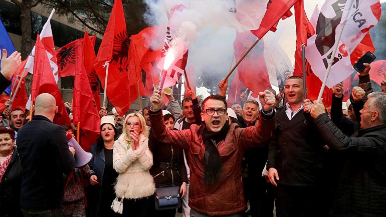 Αλβανία: Ωριαίο αποκλεισμό όλων των κεντρικών οδικών αρτηριών της χώρας οργανώνει η αντιπολίτευση