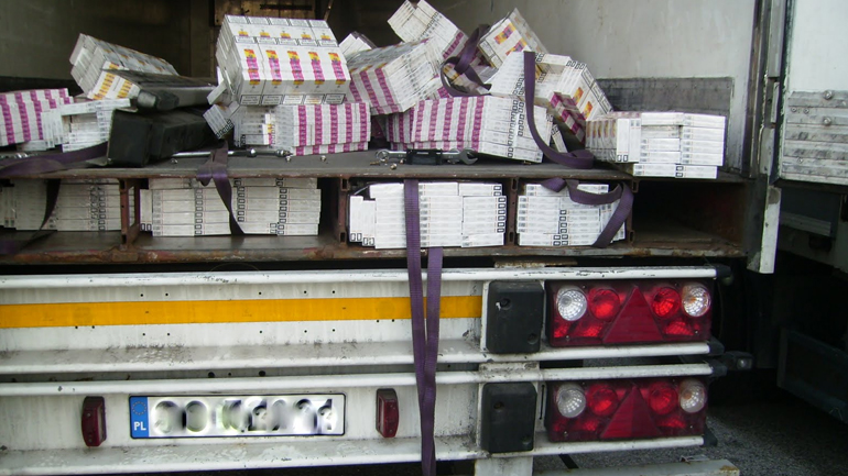 Ηγουμενίτσα: Ο σκύλος μύρισε τις παλέτες με τα λαθραία τσιγάρα