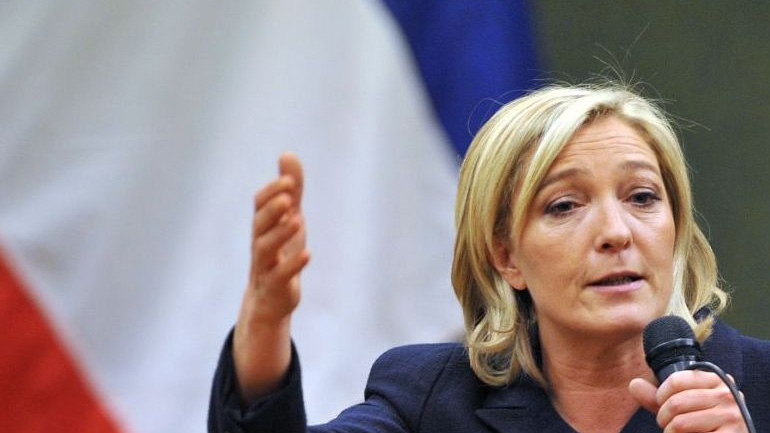 Το Κρεμλίνο διαψεύδει πως προτιμά τη Μαρίν Λεπέν