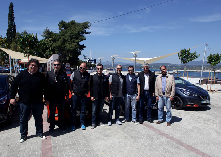 Από αριστερά:, Πάρις Ποντίκας, Γιάννης Μεθενίτης, Μάριος Μπαρκής, Θάνος Μπάφας, Τάκης Θεοχαράκης, Βασίλης Σαρημπαλίδης, Δημήτρης Καφαντάρης και Βαγγέλης Γκούμας