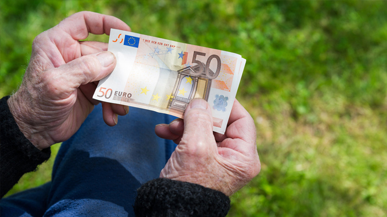 Στο απόσπασμα και οι συντάξεις χηρείας