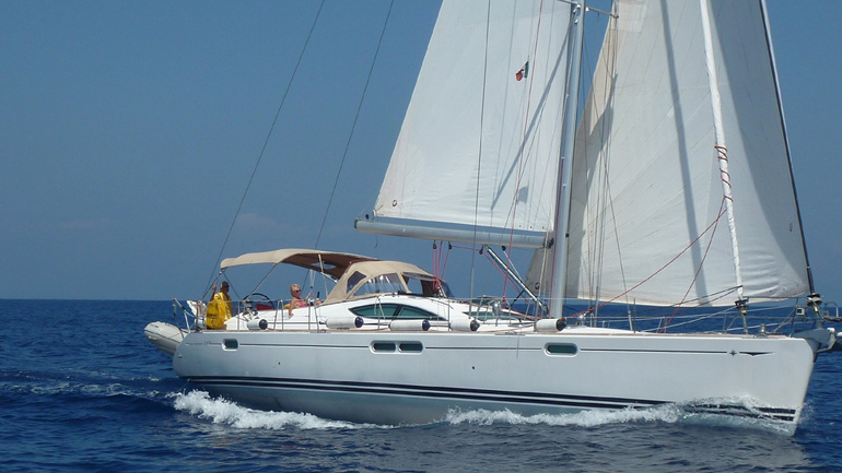 Ακυβέρνητο ιστιοφόρο ανοιχτά του Ηρακλείου