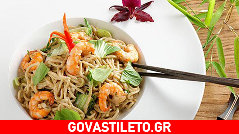Noodles με γαρίδες και σόγια σως