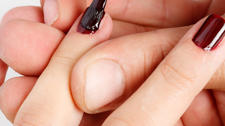 Έχω σκούρα επιδερμίδα – Τι χρώμα μανό να επιλέξω;