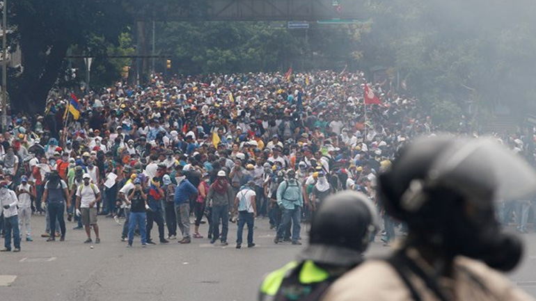 Τους 26 έφτασαν οι νεκροί διαδηλωτές στη Βενεζουέλα