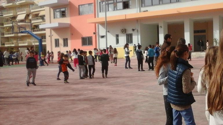 Μήνυση σε καθηγητή θρησκευτικών της Ξάνθης που μοίραζε ομοφοβικά φυλλάδια σε μαθητές