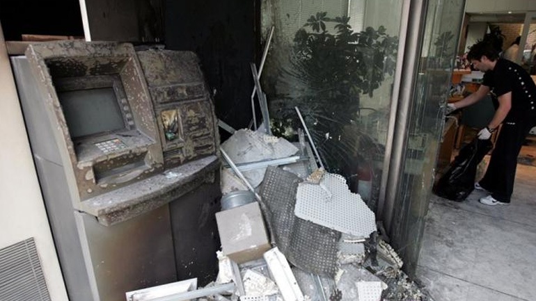 Ανατίναξαν ΑΤΜ στα Γλυκά Νερά