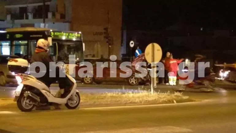Λάρισα: Καραμπόλα αστικού λεωφορείου με δύο αυτοκίνητα – Τέσσερις τραυματίες