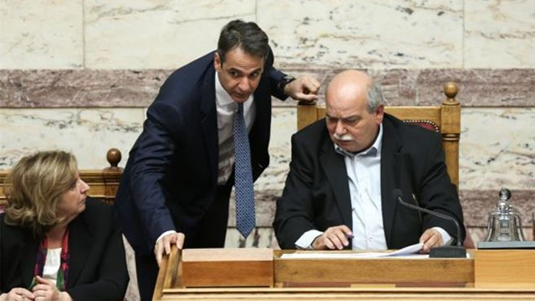 Συνάντηση Μητσοτάκη – Βούτση στη Βουλή