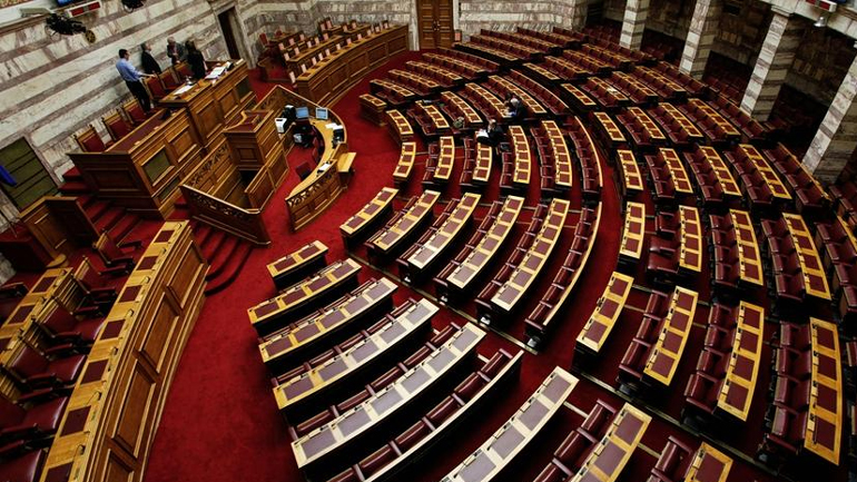 «Πέρασε» η τροπολογία για τον εξωδικαστικό συμβιβασμό