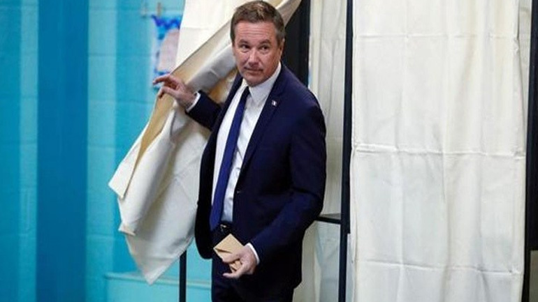 Ο Ντιπόν-Ενιάν στηρίζει τη Μαρίν Λεπέν