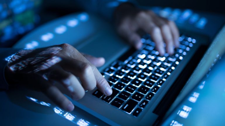 Σε φυλάκιση 2 ετών καταδικάστηκε ένας 20χρονος Βρετανός, ο οποίος ευθύνεται για χιλιάδες διαδικτυακές επιθέσεις