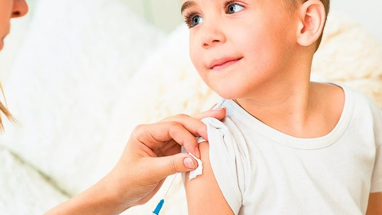 Αυξάνεται το ποσοστό των γονέων που εκφράζουν επιφυλάξεις για τον εμβολιασμό των παιδιών τους