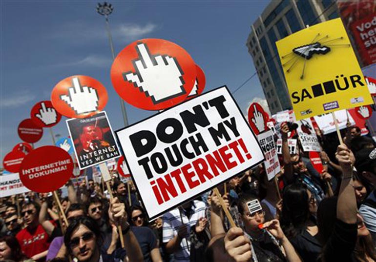 Παλαιότερη διαδήλωση στην Τουρκία, υπέρ της ελευθερίας στο διαδίκτυο