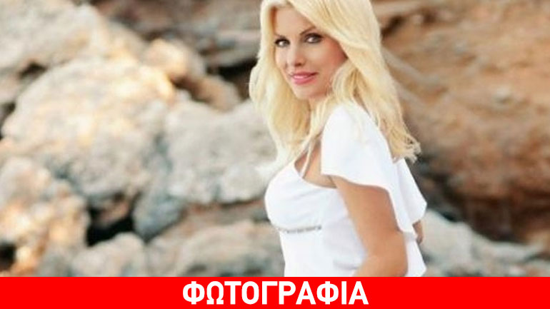 Η Ελένη Μενεγάκη ποζάρει ως καπετάνισσα και σαλπάρει για Άνδρο