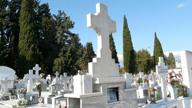 Βέροια: Έμβρυα εντοπίστηκαν σε γυάλες δίπλα σε νεκροταφείο