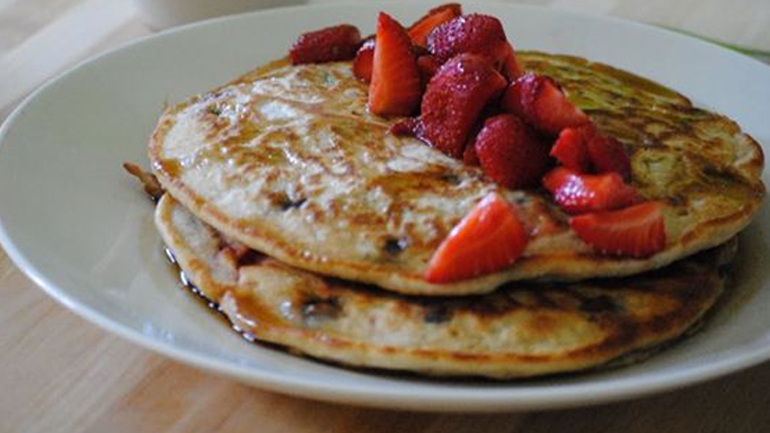 Πάνκεϊκς με φράουλες που μυρίζουν… άνοιξη!