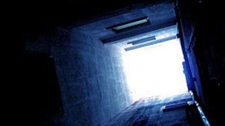 Πειραιάς: Τρίχρονο αγοράκι έπεσε στον φωταγωγό