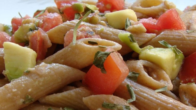 Πένες με αγκινάρες, ελιές και φέτα