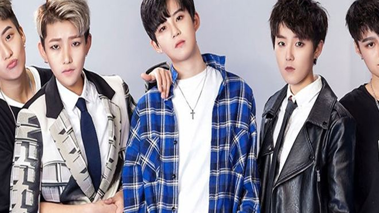Acrush: Μια κινεζική ποπ «boy band» αποτελούμενη από κορίτσια