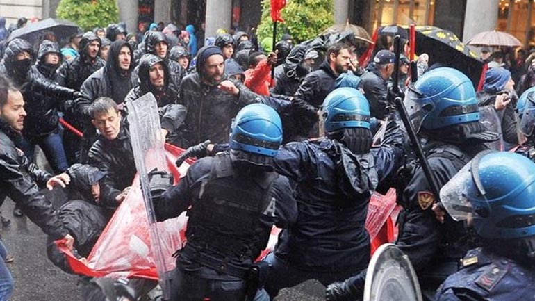 Ιταλία: Συγκρούσεις της αστυνομίας με διαδηλωτές στο Τορίνο