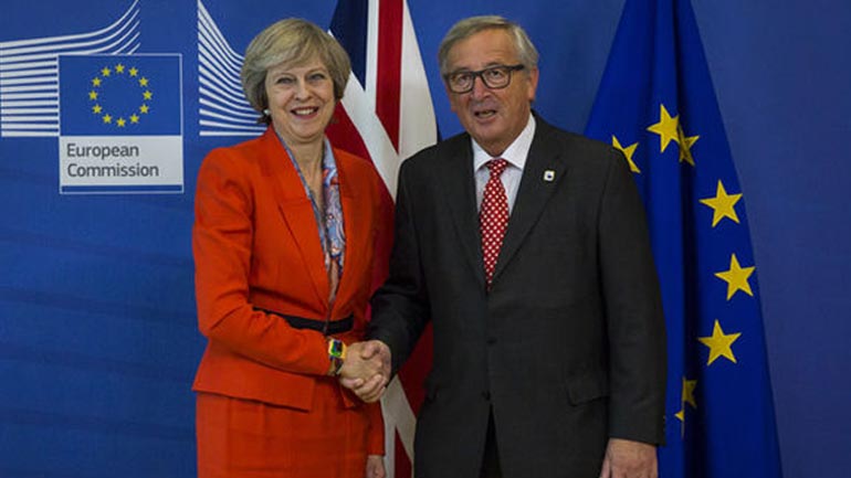 Βρετανία: Η κυβέρνηση διαψεύδει δημοσίευμα ότι η συνάντηση της Μέι με τον Γιούνκερ ήταν «δύσκολη»