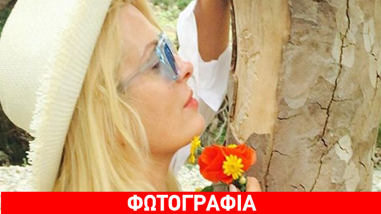 Δείτε την Ελένη Μενεγάκη με ποδιά να μαγειρεύει στα Άχλα