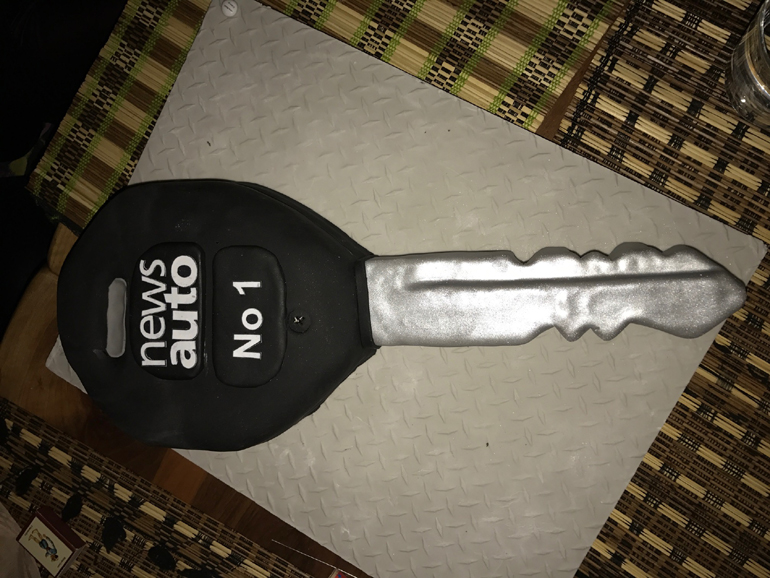 Η τούρτα του newsauto για τα πέντε χρόνια λειτουργίας του...