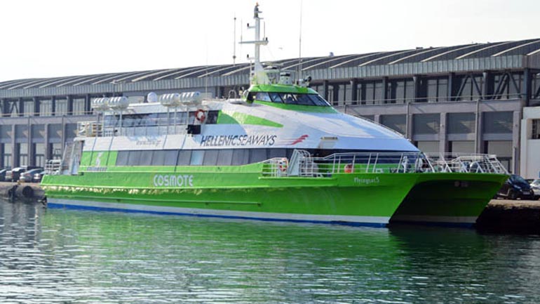 Βόλος: Ένταση στο λιμάνι όταν απεργοί μπλόκαραν τον απόπλου πλοίου