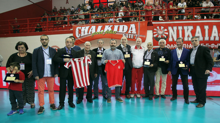 Βόλεϊ: Ο Ολυμπιακός τίμησε τους θρύλους της ομάδας του 1968