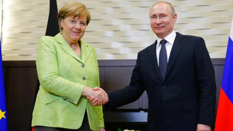 Μέρκελ προς Πούτιν: Να παύσουν οι διώξεις ομοφυλόφιλων στην Τσετσενία