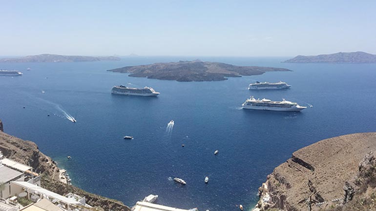 Mε προγραμματισμό οι αφίξεις-αναχωρήσεις κρουαζιερόπλοιων στη Σαντορίνη