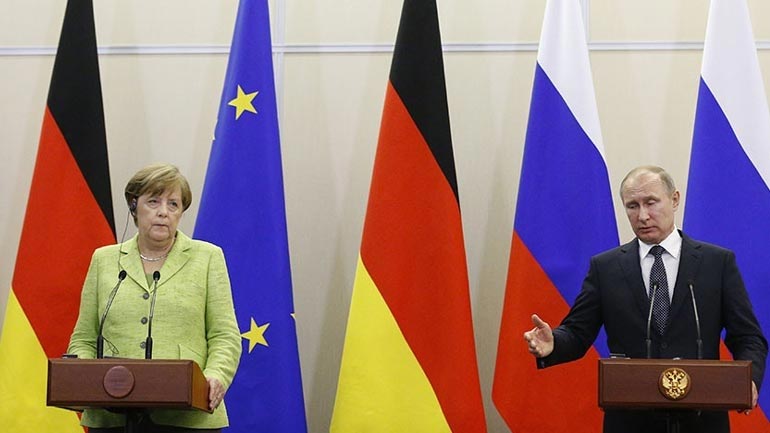 Η Γερμανίδα καγκελάριος Άγγελα Μέρκελ και ο Ρώσος πρόεδρος Βλαντιμίρ Πούτιν